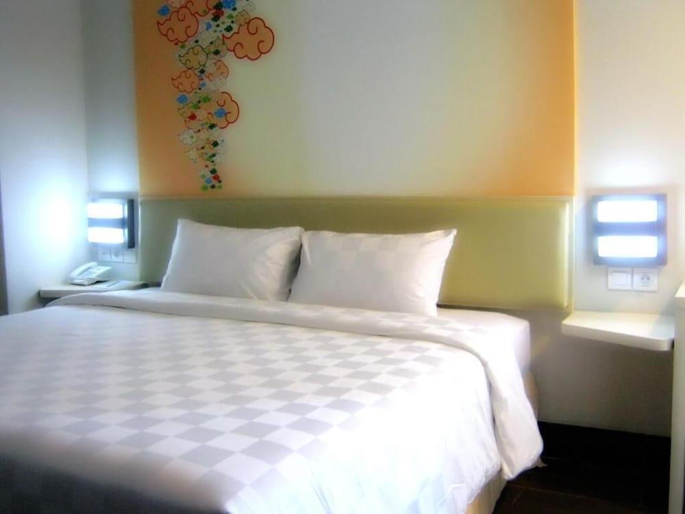Cordela Hotel Чиребон Екстер'єр фото