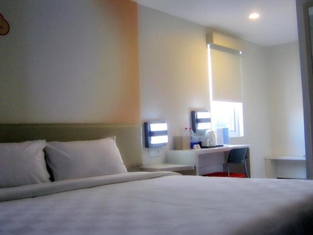 Cordela Hotel Чиребон Екстер'єр фото
