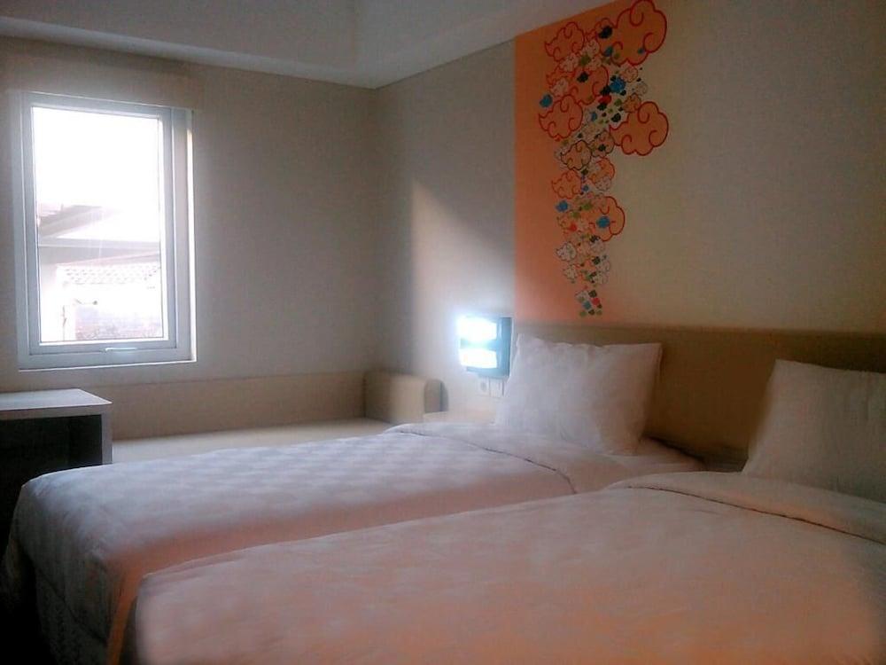 Cordela Hotel Чиребон Екстер'єр фото