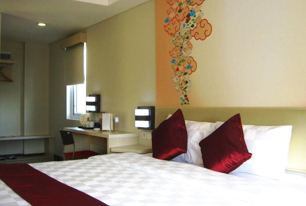 Cordela Hotel Чиребон Екстер'єр фото